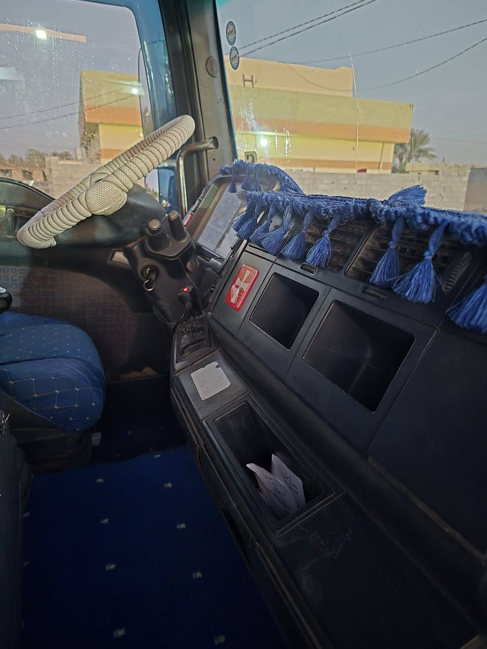 للبيع مان تيكه بلادي قلاب عكرب بلادي موديل ٢٠٠٣جاهزه للعمل تخم تاير تبريد بلادي بسمي ***********
