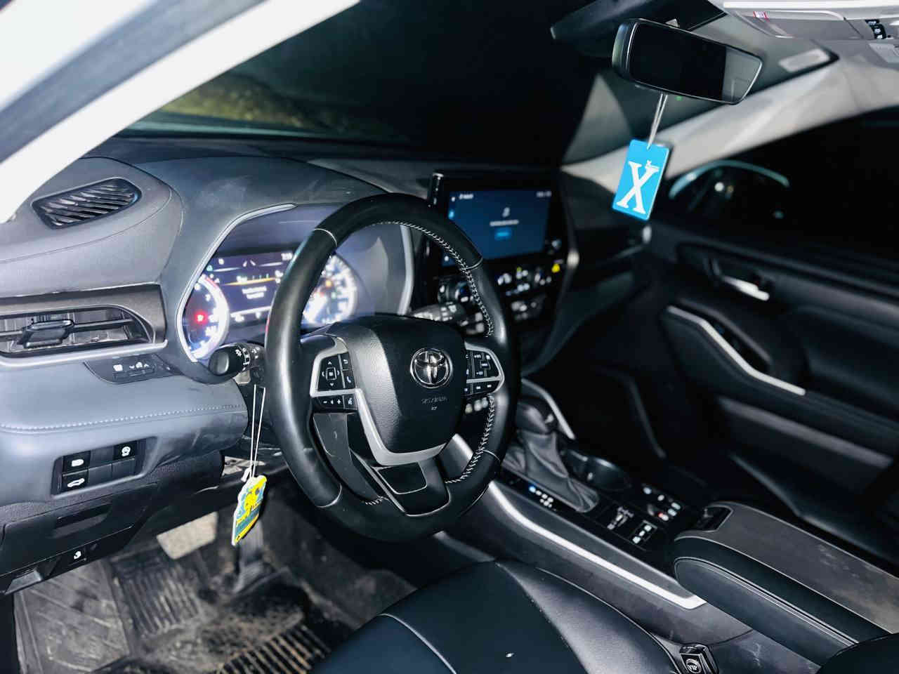 السلام عليكم ورحمة الله
للبيع 
هايلندر _ 2023  
ماشية 32
وارد امريكي
فول مواصفات 
الضرر : بنيد  
السعر : 320 و بيها مجال 
الرقم : ***********
الرقم : ***********
المكان : القائم
