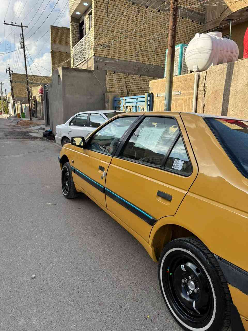 السلام عليكم 
بيجو GLX 405  مصفره هيئه وغرامات رقم جديد سنويه جديده سياره كير مكينه تبريد خير من الله مكينه فرنسي المرغوب سياره جهازيه حداديه كامله انكر سلف واطلع صبغ دواير وللجماليه راعيهة يمي ويريد تحويل مكاني شعب ***********
