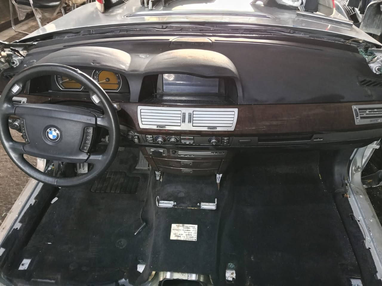 السلام عليكم 
غرفة باخره سوده باب طويل كاملة بدون تنته وأرضية كشنات امامية شاشات 
العنوان حله حي الصناعي شارع العام شركة المركزي علي يوسف ***********
