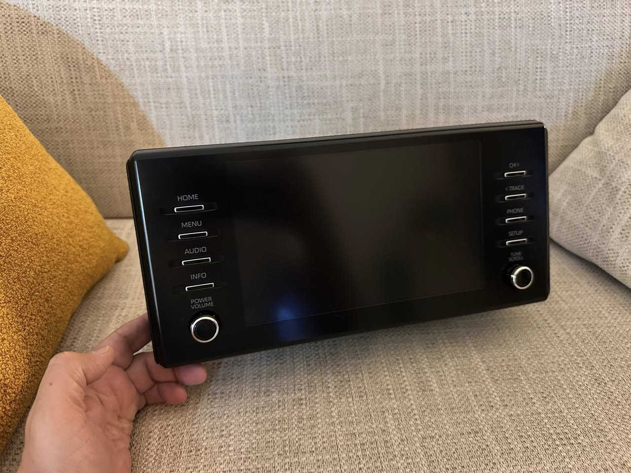 شاشة تويوتا لاندكروز من موديل 22-25
للبيع شاشة لاندكروز الاصليه اليابانيه مع دفي ار وكامرات عدد 2 اصليه السعر 500 دولار 
للتواصل ***********
