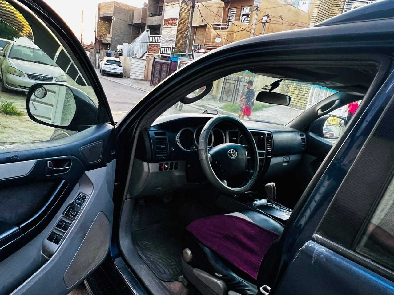 السلام عليكم  
تويوتا 4 لنر موديل 2005
سيارة وارد أمريكي عادثها باب جنطه مصلح بارد  

السيارة
 2 ويل 
تخم تاير جديد 
باتري جديد 
حداده صدر جديد 
رقم انكليزي كركوك تحويل وين ما تريد ثاني يوم 
سيارة خير من الله محرك كير اكسل شاصي الكشر  كله مكفول  ما عده باب الشنطه 

عنوان السيارة بغداد البياع 

رقم التواصل 
واتساب ***********
رقم الهاتف ***********

السعر رد تلقائي دز رقم واحد
