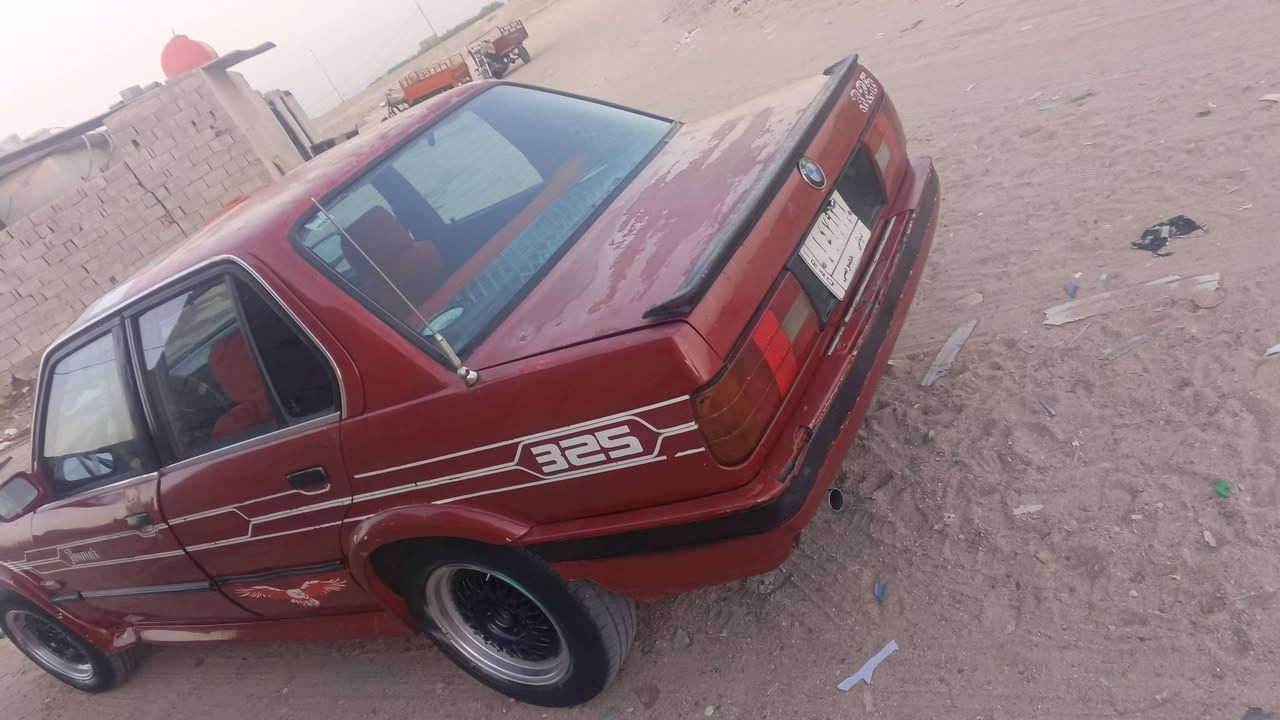 سلام عليكم سياره بي ام زعره مكينه كير ونجي 4 حلوات كير اوتو طخم تاير حداده دواخل نضاف سياره رقم ديالى مشروع وطني مكاني بصره سياره كفاله ضربه فقط مصبوغه المراوس حسب قناعه وبيع ب 33 مكاني بصره  انتصل وتدلل ‏‪***********
