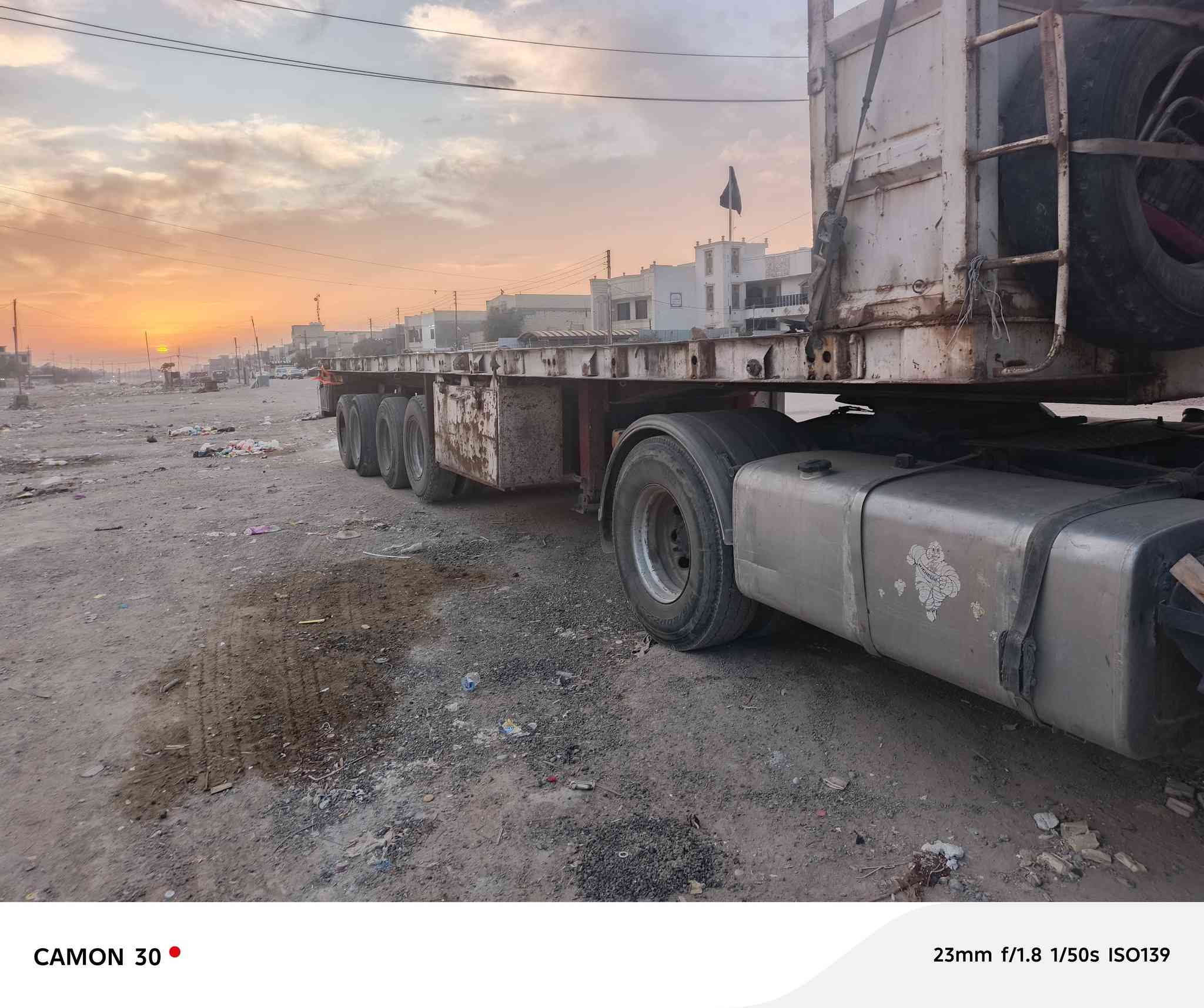 السلام عليكم عربانة ٤ محاور طول ١٢ ونص حدادية شاصي ١٦ اوكراني دناكير ١٣ الماني ودنكير اكسل رينو
السعر ٦٠
 العنوان بغداد الغزالية 
***********
***********
