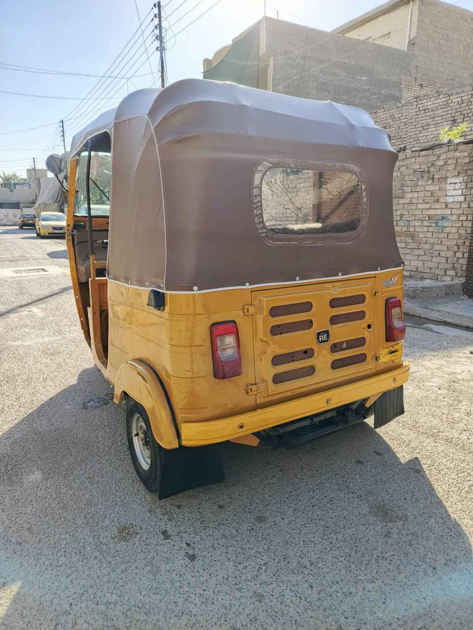 السلام عليكم تكتك موديل2020شهر 10 رقم وسنوية مكفولة جاهزة كبل للشارع مكاني الكمالية شارع المصرف سعر خاص أو  الاتصال عل الرقم ***********
