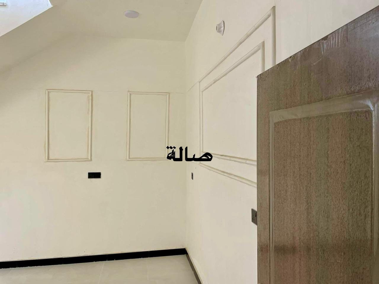 ## منزل للايجار
مساحة المنزل: 110 متر مربع

الموقع: (التقية الثالثة /مجمع الروان / مقابيل معمل الغاز/يقع المنزل فى البلوك الاول فى الجهة اليسرى من مكتب مبيعات مجمع الروان،قرب بوابة الدخول)
يتكون من :
مطبخ ،غرفةنوم،استقبال،صالة،
صحيات خارجيّة وداخلية وبيتونة.
المنزل بناء حديث 

الماء والكهرباء الوطني على المالك

السعر: [350 الف شهريا نهائي]

للاتصال: [***********]

تفاصيل اكثر بالصور والفديوهات ادناه
