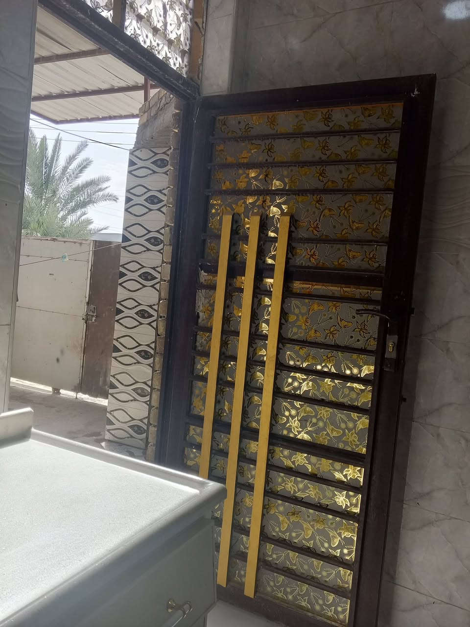 دار سكن للبيع بناء حديث
طابوك سقف كونكريت 
كافه الخدمات متواجده
3غرف نوم
مع صاله مع صحيات خارجيه 
مطابخ حار مع بار مع كراج سياره 
حاوي العباس شارع حسن ال وارد قرب المدرسه
يرجى الاتصال 
***********
