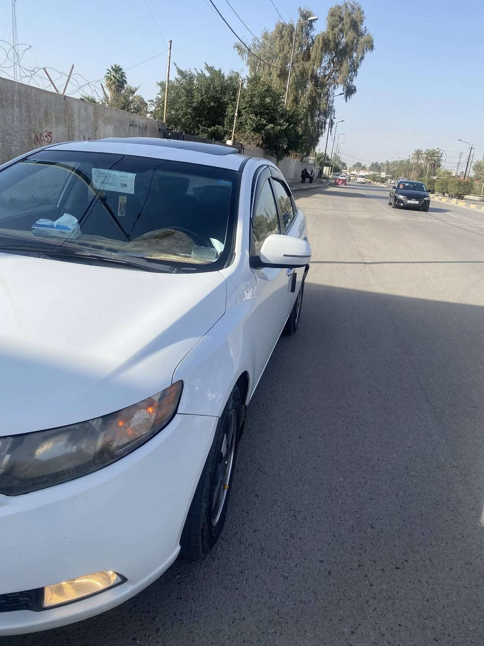 السلام عليكم للبيع فقط
سيراتو 2012 
فول مواصفات 
مكينه 1600 
فتحه 
بصمه تشغيل 
شفتات ستيرن 
صالنصه رياضي 
5 ويل كب 
تبريد بيانو 
داخل اسود 
تحكمات ستيرن
ماشيه 172
تخم تاير نظيف 
دسكات جدد 

بيها صبغ قطعتين وربع باب وتبديل دعاميه والمكينه عليها ادامة كامله و مبدل بيها كازيت قبل اشهر ونظيفه وصافيه اي تنقيص او تبخير مابيها ومنظومه التبريد كلها جديده من كمبريسر وفريز وراديترات كلها جديده وحدادية جديده قبل يومين بدلتها السياره جاهزه 

السعر : 104 وبيها مجال بسيط 
بغداد سبع ابكار 
 
***********
