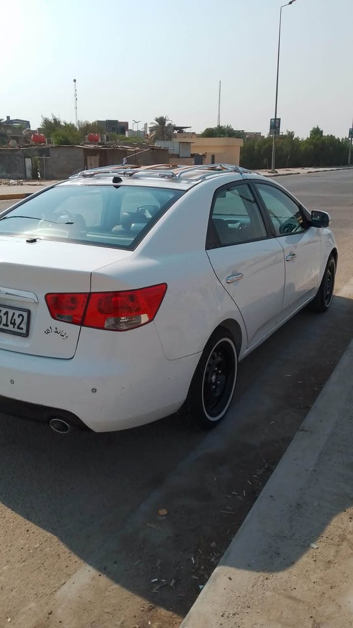 السلام عليكم كيا سيراتو مديل 2011 خليجي السيارة كفاله عامه من ضربه وتبديل بيها فقط صبغ بلهلال الخلفي وبيها شوي بالباب مال السايق الباقي كله مكفول من كلشي كير مكينه حداده تبريد كله مكفول دوشمه كامله ارضية وكشنات السيارة جاهزه للاخير 
مكينه السيارة 1600 

السعر 100 ورقه وبيها مجال قليل 
بيع او مراوس بسيارة احدث منها
0 771 630 2215 البصرة, العراق
