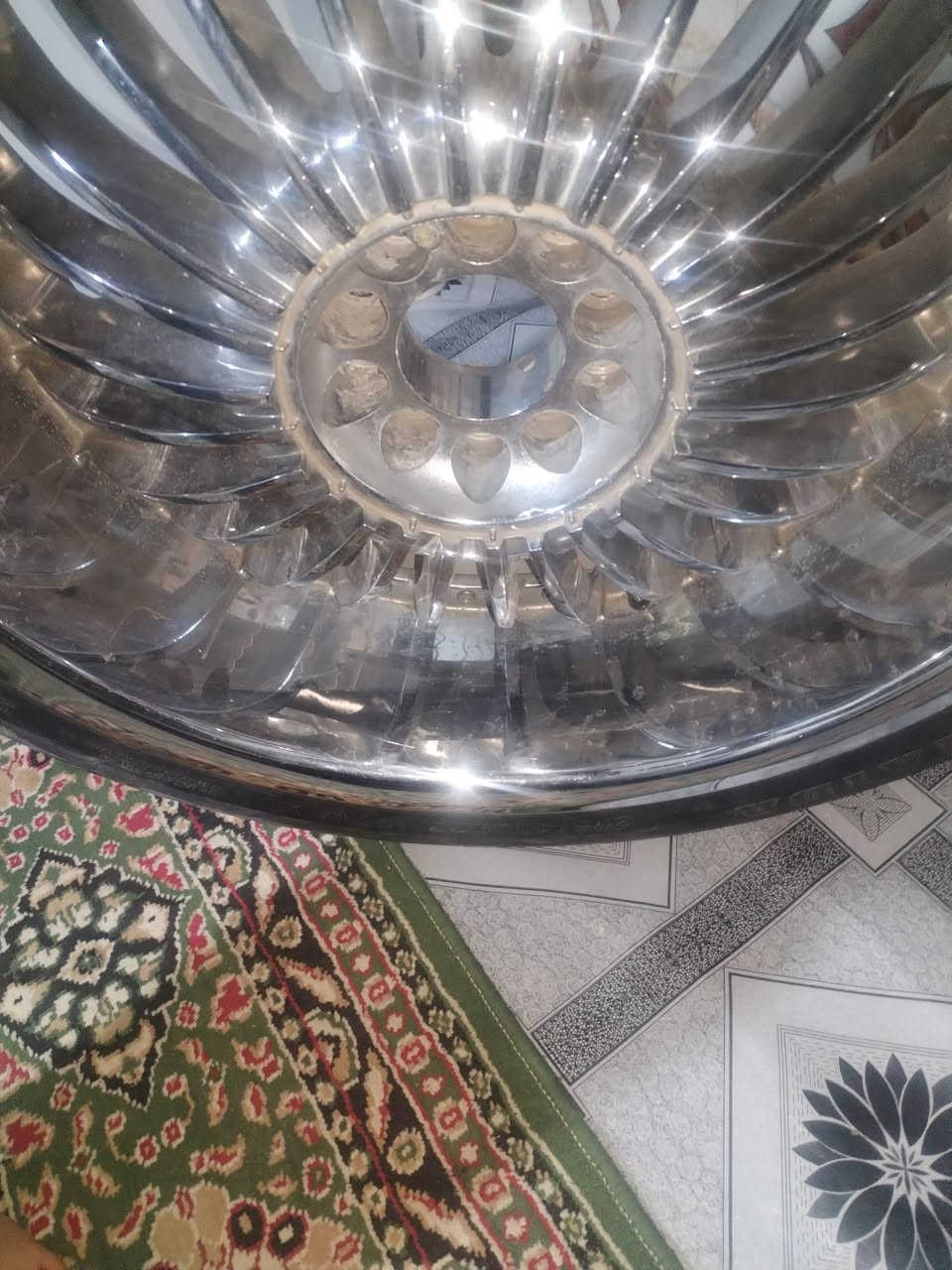 سلام عليكم عندي هاذا الويل مع تخم تاير جديد حجم ٢٢ للبيع) ***********
