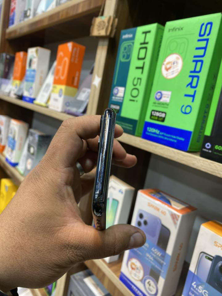 متاح ايفون 11برو ماكس عربي شرق اوسط جهاز بلادي ممبدل بي اي شي ذاكره 256 بطاريه 75 شحن طبيعي صرف كلش قليل للبيع او مراوس حسب القناعه الاستفسار خاص او اتصال عل رقم مكاني بعقوبه بهرز***********
