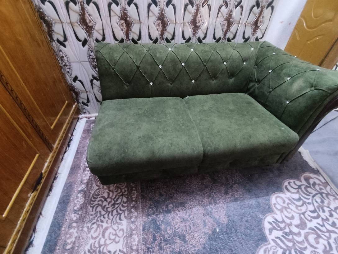 السلام عليكم قنفه البيع نضيفه جداً ما بية اي ضرر نضافه 90/100 تركي ما مكسورة ولا بية اي شي سعرة 35 وبي مجال قليل عنوان ابو رمانه الشراي يتصل على رقم *********** عمارة, ميسان
