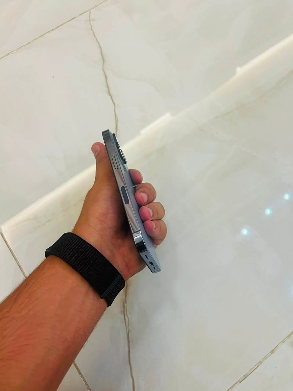 اسلام عليكم 
للبيع ايفون ١٣ برو فقط
ذاكره 256
مبدل شاشه وبطاريه نوعيات اصليه شاشه ٣ خيارات مفوله بدون لاك وتعليك حتا من يحمى الجهاز 
فيس ايدي شغال كامرات شغاله ودقته فول 
باقي الجهاز كله شغال وعلضمان 
سعر الجهاز 220
المكان الانبار 
***********

