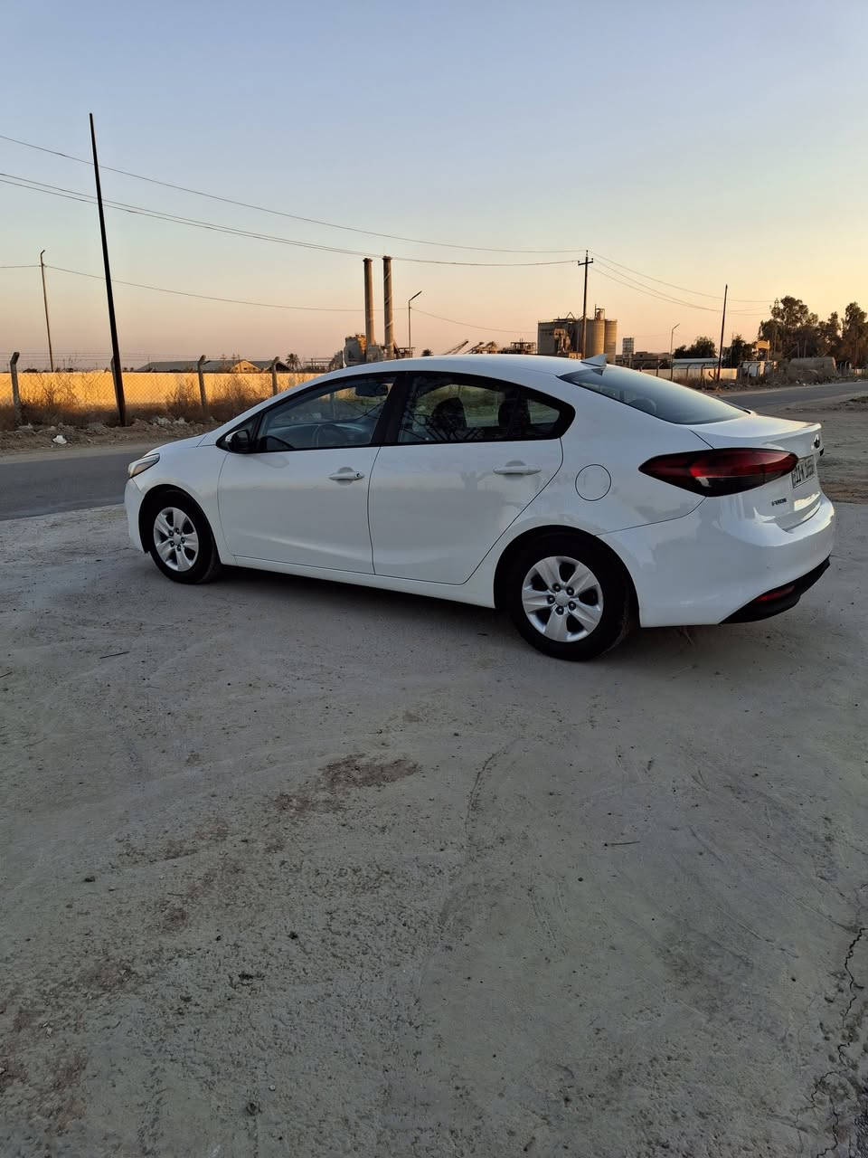 السلام عليكم فورتي ٢٠١٧ رقم بغداد بسمي  
وارد أمريكي حادثة جاملغ أمامي بدون دواخل وبدون ايرباك صور الحادث والسونار بل منشور
السياره ماشيه 72 mi
,مكينة ٢٠٠٠دوش مكفولة 
كيرمكفول
حداديه جديده وتبريد تدفئه السياره مابيه اي نقص
العنوان بابل المسيب السعر ١٣٠ وبيه مجال 
*********** غير متواجد على فيس
