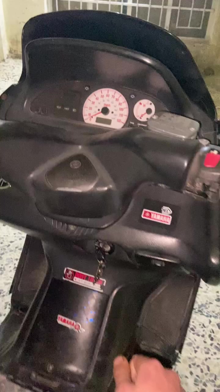 سلام عليكم تي ماكس ٧كابريتر
للبيع كفاله عامه اوراق اصولي مكمركه جاهزه لترقيم 

دهن فلتر امزويل جديد مبدله نقصه فج خلفي وتريشه يمنه 

سعره ١٨٠٠ بي مجال ديالى بعقوبه ***********
