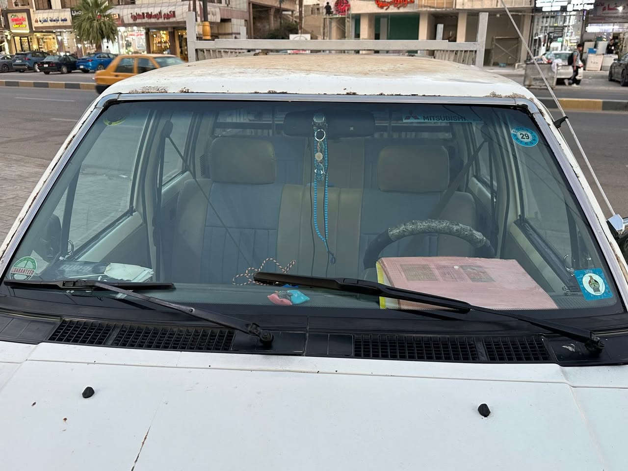 سلام عليكم اخوان
بيكم ميسبوشي موديل ١٩٩٢
رقم بغداد إنكليزي رقم هزه جديد
السياره استعمال شخصي 
بيه اماكن صبغ صغيره باقي السياره كفاله بلاد بدون صبغ ع وضع الشريكه 
مكينه ونجي كير اتوتماتيك جديد حاويه 
تبريد ثلج منضومه جديده 
اخوان السياره مابيها نقص نهائي جدا نظيفه 
السعر ٤٨ ورقه اسف ع الاطاله ربي يرزق الجميع
***********
