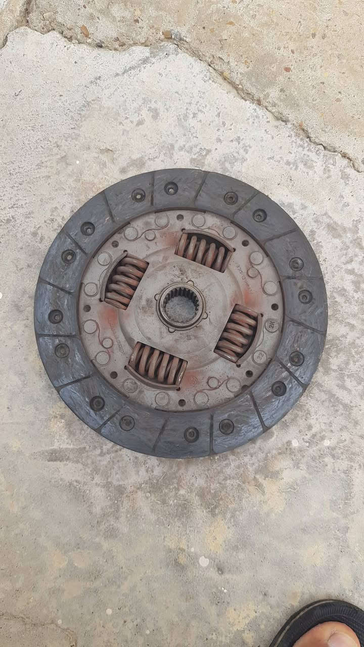 السلام عليكم
للبيع 
غراض فورد سكوربيو موديل 1992
كلهن  شلع الغراض شغال 
سعر 175 الف للاستفسار اتصل ***********واتساب
