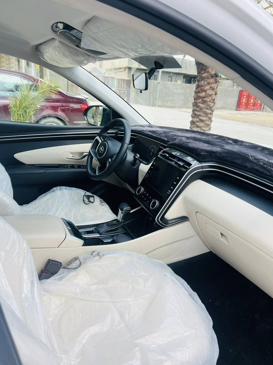 السلام عليكم توسان موديل 2024خليجي كفالة عامه بدون اي ملاحظة ماشية 25بصمه تشغيل عن بعد كشنات كهرباء سايد بريك بصمة برد خلفية فول عدا البانوراما رقم بابل تحويل مباشر مكينه 2000دوش بوضع الشركه  
***********
***********
