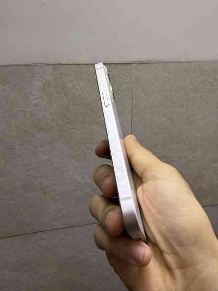 ١٣ عادي لون ابيض ذاكرة ١٢٨ بطارية ٩٣٪؜
ماستر عربي شرق اوسط غراض كاملة 
نظافة ١٠٠٪؜ 
سعر ٤٨٥ وبي مجال بسيط
اتصال او تواصل واتس : ***********
مكان : بغداد / دورة / صحة
