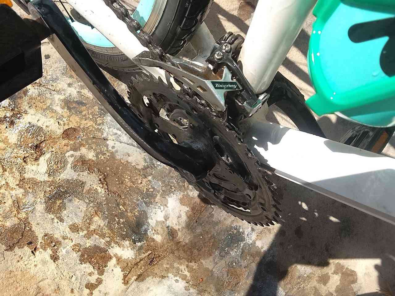 السلامُ عليكُم
دراجه ماركة #  BIANCHI ROMA 4 بيانكا العالميه ماركه غنيه عن التعريف 

صنع ايطالي اصلي🇮🇹 ...حجم28 (C700) ..لون ابيض طافي و تركوازي

فوول المنيوم خفيف جدا وسلس تصميم حديث لشه مضلع 

سستم شيمانو  سيت ألتوس خلفي و تورني امامي 

بدالات السرعه 8X3 

ستيرن رياضي نفخ المنيوم كلة مختم او ستيرن رود حسب طلب المشتري ثنينهن يجن ويا البايسكل 

بريكات شيمانو اصلي 

وياله اصلية المنيوم

تايرات كتان اصليه  نقشه ناعمه فول سلاسه ماركة #KENDA

الاضافات : 
تطوالة رقبة الاصلية 
حقيبة جانبية 
لايت امامي 3 وضعيات 
لايت خلفي 5 وضعيات 
مطاريات اصليات نظام قفل 

الدراجه كلش حلوة وبلحقيقه احلى من الصور بهوايا مشتريها قبل اسبوع و وصلت سعر 230

الدراجة جداً سريعة و خفيفة بيها بعض الشخوط لاكن جداً نظيف 

     الدراجة على وضع شركة بلاد ما مبدل بيها برغي 
     الدراجة كاملة وجاهزة 100٪بدون اي نقص 

المكان الزعفرانية ....السعر 300 الف (و بيها مجال)

يوجد توصيل بعض مناطق بغداد

رقمي *********** للتواصل
