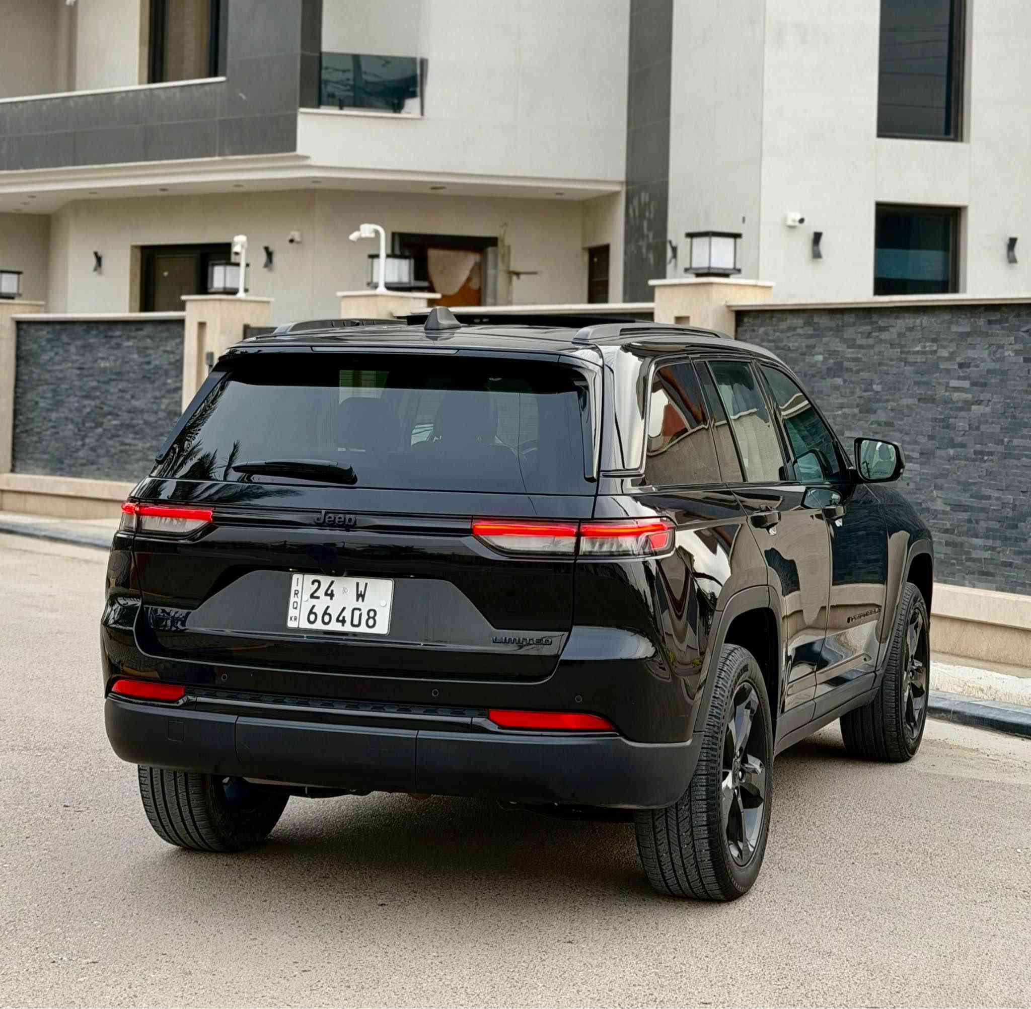 جيب لمتد بلاس بلاك توب 4*4 فور ويل موديل 2024 فول مواصفات 

1.  محرك 6 سلندر 3600 
2. فتحة سقف بانوراما
3. ماشيه 19الف فقط بحالة الزيرو
4. كشن تدفئه امامي
5. كشن تدفئه خلفي 
6. كشن خزن ميموري 
7. كشنات امامي كهرباء
8. درايڤ مود 4 انظمه قياده
9. هيتر ستيرن 
10. صندوق كهرباء
11. شحن واير ليس 
12. كشاف امامي لد بلادي 
13. كشنات جلد وشاموا
14. اوتو هولد
15. اطفاء ذاتي
16. رادار 360 درجه
17. نقطه عمياء
18. حساسات اماميه وخلفيه
19. تحديد مسار 
20. رادار تصادم امامي وخلفي 
21. كامرا خلفيه دواره 
22. گير ماوس 
23. ضرر قطعه صبغ فقط 
24. ايرباك سستم بلادي شركه
25. تحويل مباشر هزه وسنويه جديده
26. العنوان بغداد السيديه
27. للاستفسار  ***********
28.  السعر 308 ورقه طبعاً ماكو هيج سعر ع هاي النظافه والمواصفات بغداد, العراق
