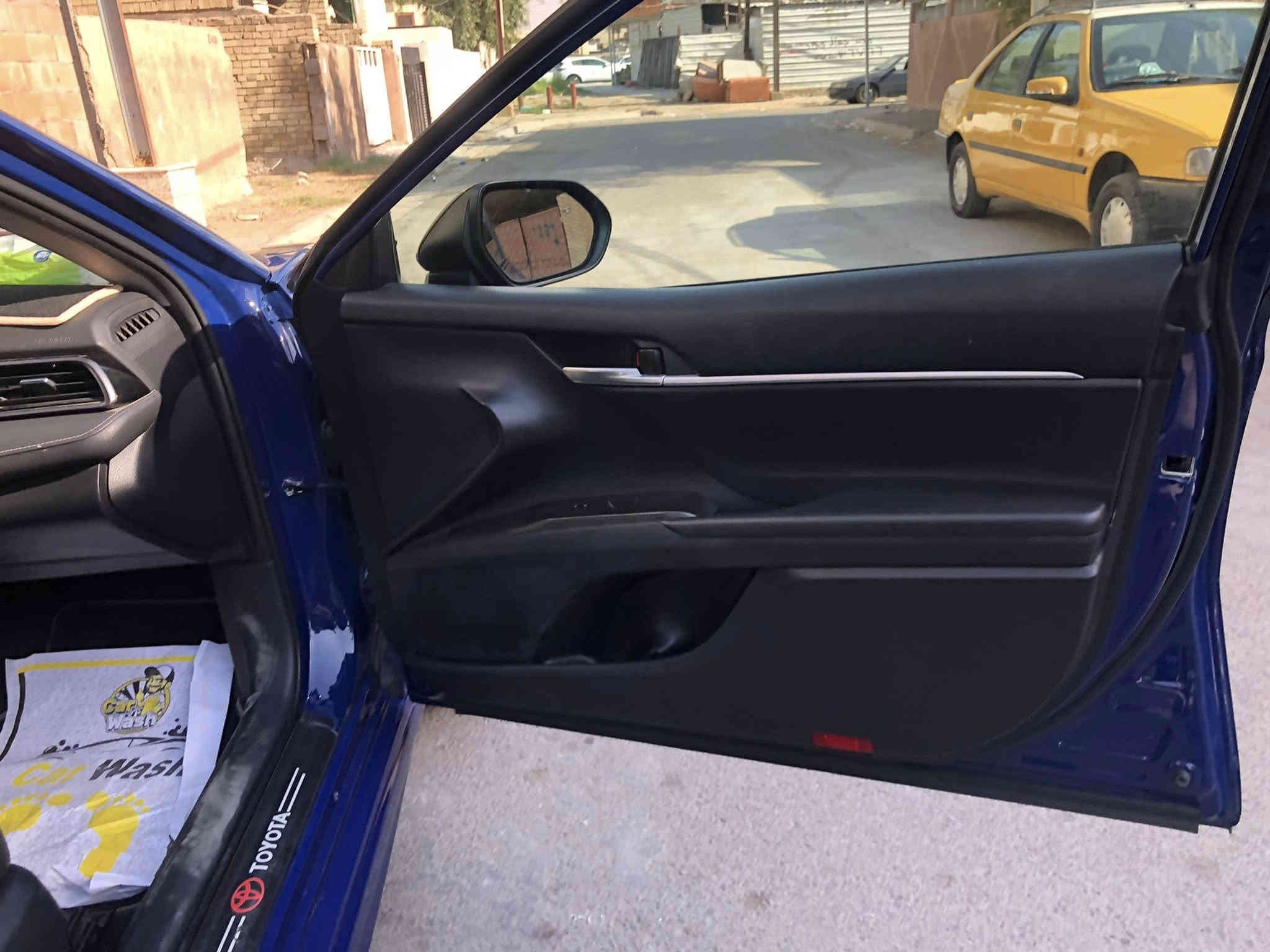 عليكم
كامري 2023 وارد امريكي مواصفات SE نايت شيد 
ماشيه 38 الف مايل السياره جديدة ومستوردها ع ايدي وصور الحادث امريكا بالمنشور 
ربع جاملغ خلفي وقبق صندوك 
رقم بغداد معوقين واسويلك وكاله عامه 
وسيارة صار بيها طخه بسيطة هنااا هم موضحه بالصور 
السعر 192 ورقة وبيها مجال . 
المكان بغداد الكرخ
الرقم.    ***********‬
