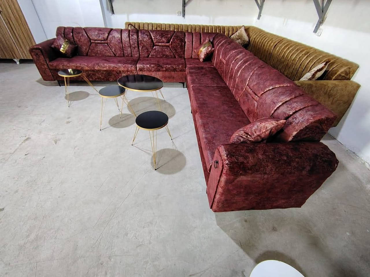 اثث بيتك بأنسب الاسعار سعار الشمال 🌹
وصول وجبة من الدواوين شغل السليمانية درجة أولى
11 مقعد ٥ قطع خشب بلوك وسفنج سوفت وقماش تركي السعر 375 وبي مجال 
صلاح الدين ناحية العلم قرية الربيضة خلف مدرسه سومر للبنين 
***********
يوجد خدمة توصيل داخل المحافظة فقط 🚛
