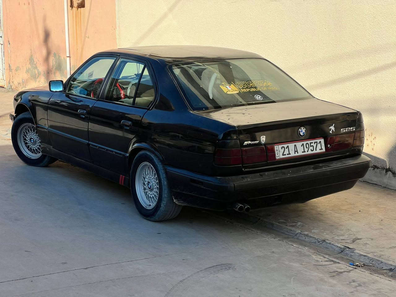 سلام وعليكم 
للبيع بيم حجم  525  كبس فول اتو ماتيك بس كير عادي  موديل 1991
رقم سليمانية دولي تحويل 
تخم تاير صدر ودبلات كلة جديد 
محرك وكير جديد 
تبريد تدفئة 
السعر 50$ وبيها مجال 
***********
