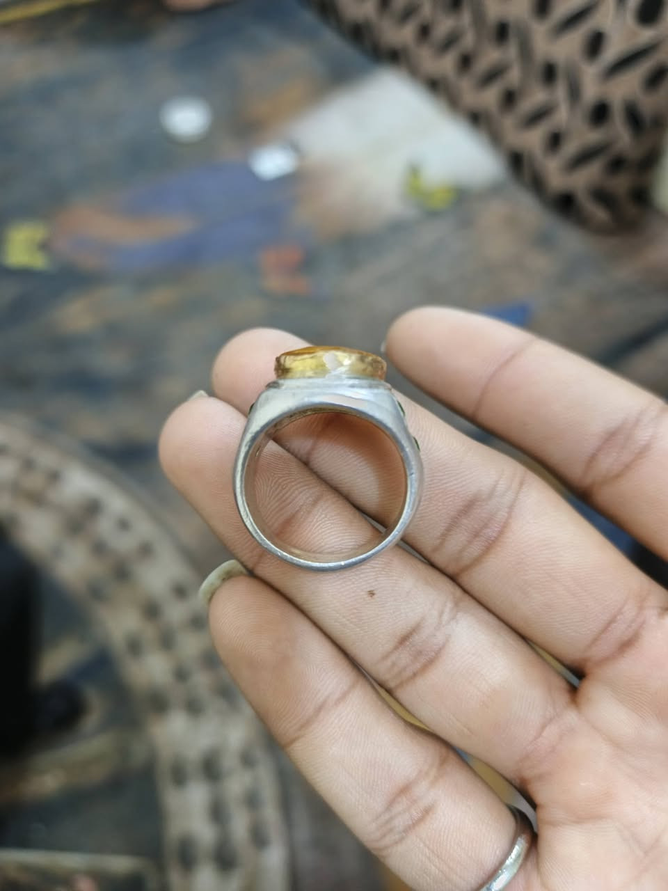 ياقوت الأفريقي الاصلي مطلي ذهب للبيع السكن بغداد العبيدي رقم تواصل *********** السعر 150 وبي مجال قليل
