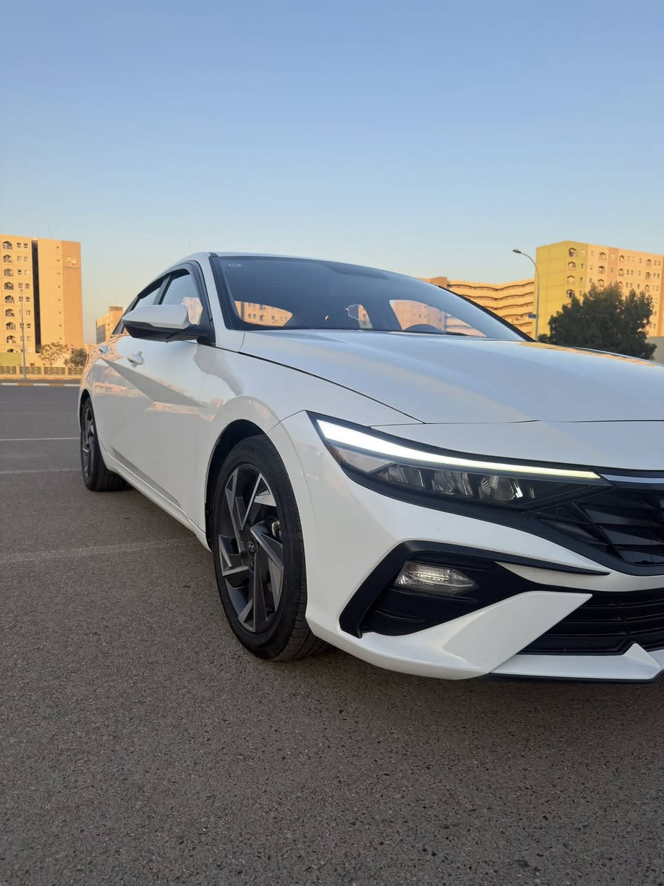 السلام عليكم النترا تجميع صيني موديل2025
سياره جاهزه من كولشي فول موصفات 
مكفوله كفاله عامة 
رقم سليمانية ابسمي تحويل ثاني يوم 
فتحه 
بصمه 
اشاير بل مري 
صندوك ذكي 
بصمه ترحيب 
ثلاث انضمه قيادة 
لد ضبابي 
وباقي موصفات معروفه 
السعر 150 وبيه مجال حك الجيه 
مكاني بسماية 
***********
***********
