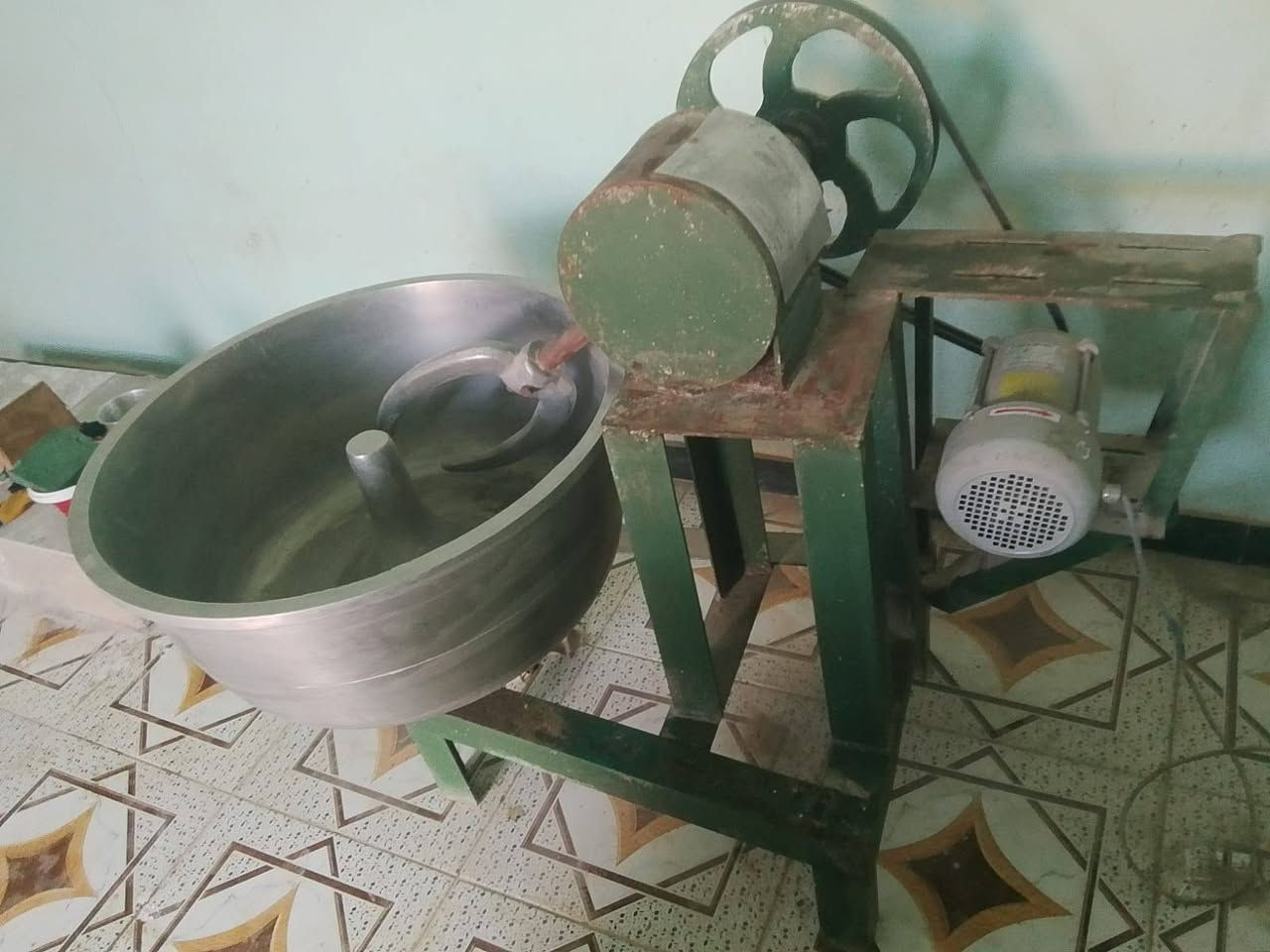 عجانه للبيع شغاله موطور جديد تاخذ كيس طحين سعر ٤٥٠ بعقوبه ناحية كنعان ***********
