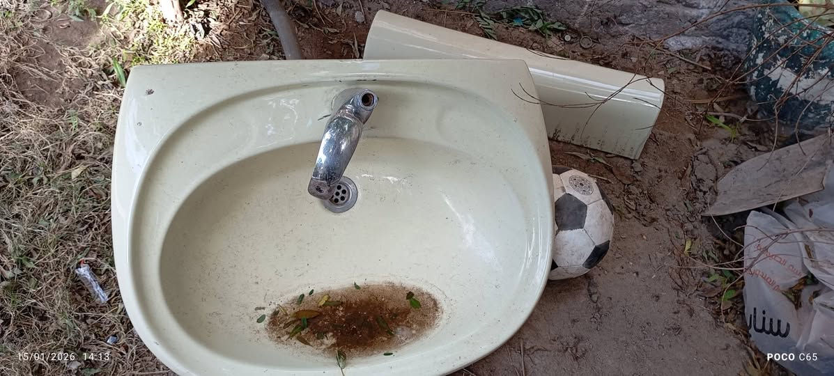 مغسله كاملة سعرها25وبيه مجال بسيط المكان. بغداد المشتل ***********
