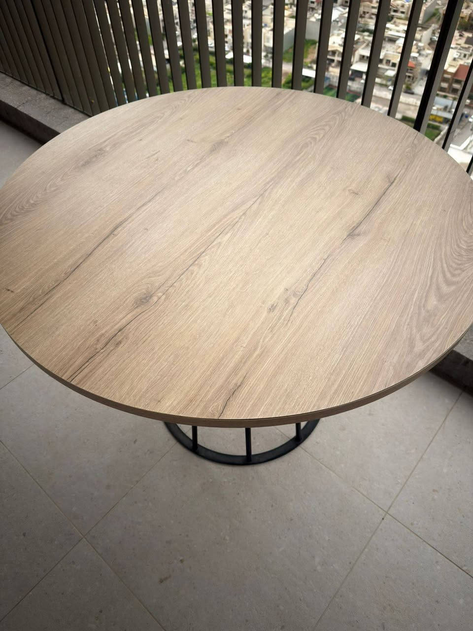 Kitchen table 103×76 cm 

Tv table 145×45×50

Two white chairs أربيل, العراق


**إذا كنت صاحب هذا الإعلان وتريد حذفه لأي سبب، رجاءا أرسل رسالة إلى الدعم الفني**