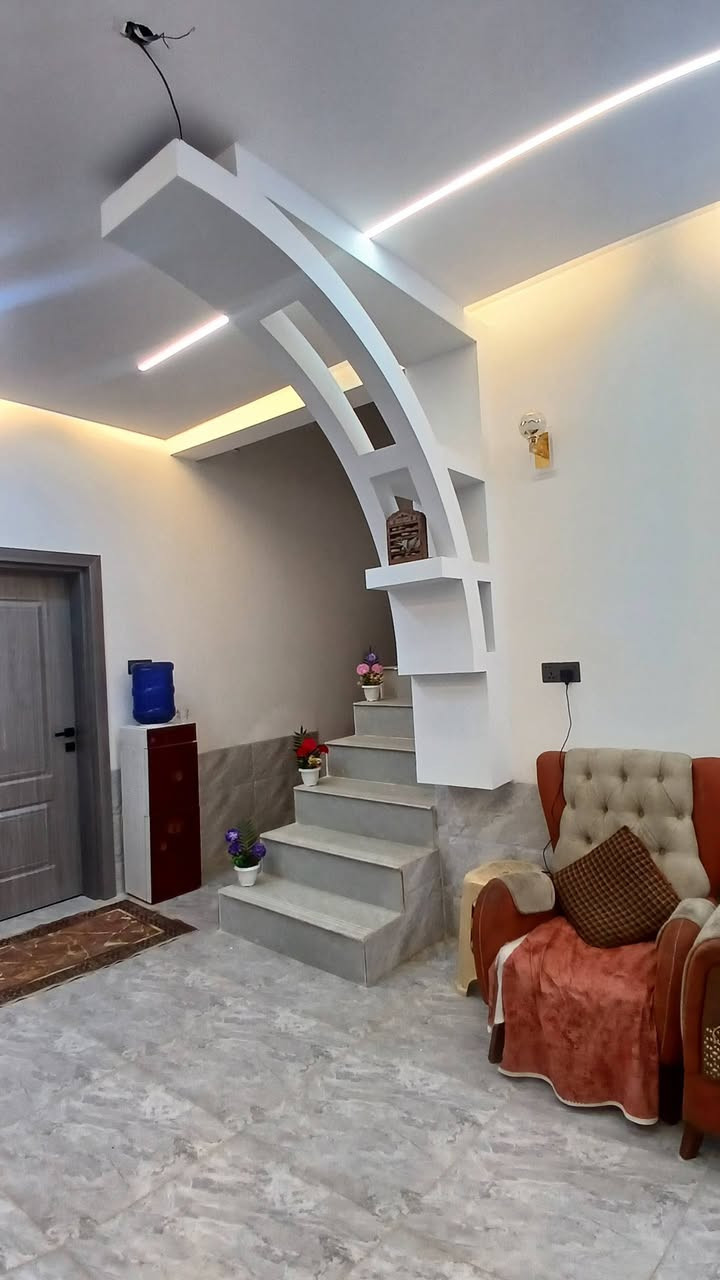 سلام عليكم بيت البيع طابو بصوب بني رجاب بيت جبير مساحه 250 يحتوي على 3غرف نوم وصحيات خارجي وداخلي تواصل عل رقم ***********
