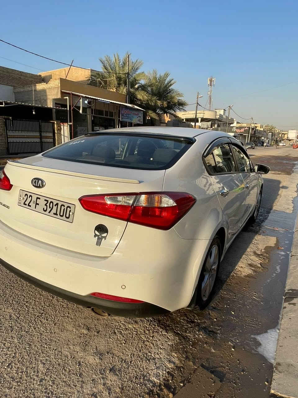 سلام عليكم 🫡 
🚗كيا سيراتو 2014 خليجي 
السياره مكفوله كير محرك تبريد تدفئه من اي عطل 👍
🛞تخم تاير جديد مبيه اي نقص واي عطل 
جامه جديده صدر جيد جاهزه متصرف عليه دينار 
تبريد قطعتين تحكم ستيرن 
ضرر باب فقط 
💵السعر 110 
للاستفسار ***********
