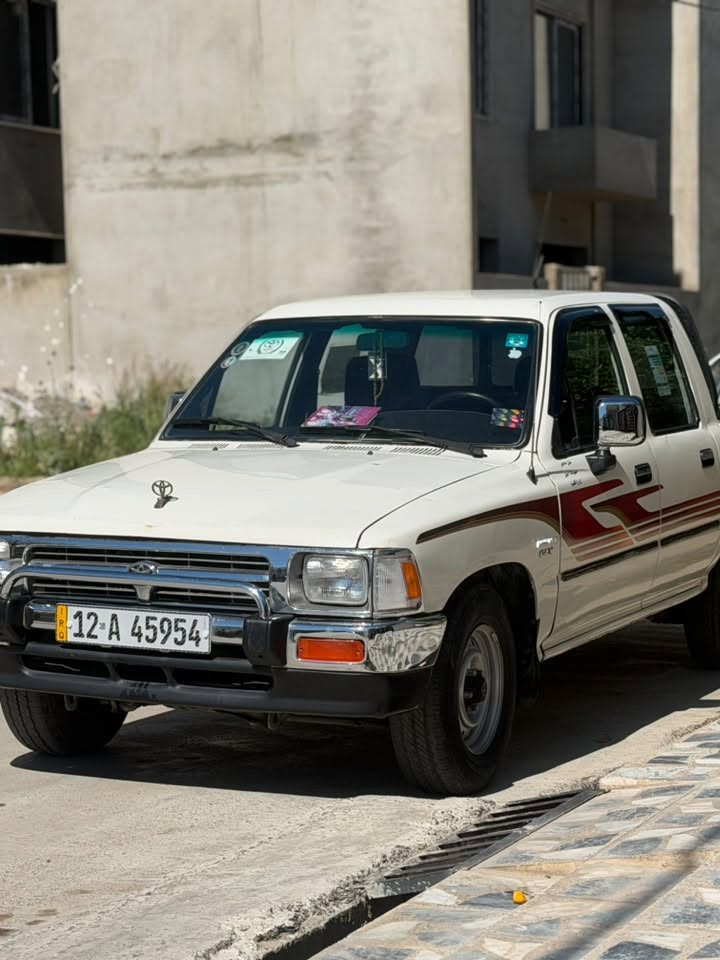 بيكم تيوتا موديل 1990محدثه 97سياره جاهزه من كل النواحي .طخم جديد.باتري جديد طخم تايه جديد 
رقم دولي جديد سنويه جديده
اني صاحبها الشرعي .مكينه شرط لاصرف ولانفخ معمره جديد .تبريد حار بارد.ستيرن بور
مبدل بيها ثلاثه قطع الي مأشره بالون الازوق (بوند +جاملغين)
الي بل لون الاحمر بيها معجون كما موضح فالصور 
مصبوغه عام جماليه بدون دواخل ."سعره 65  
للتواصل ***********📞
