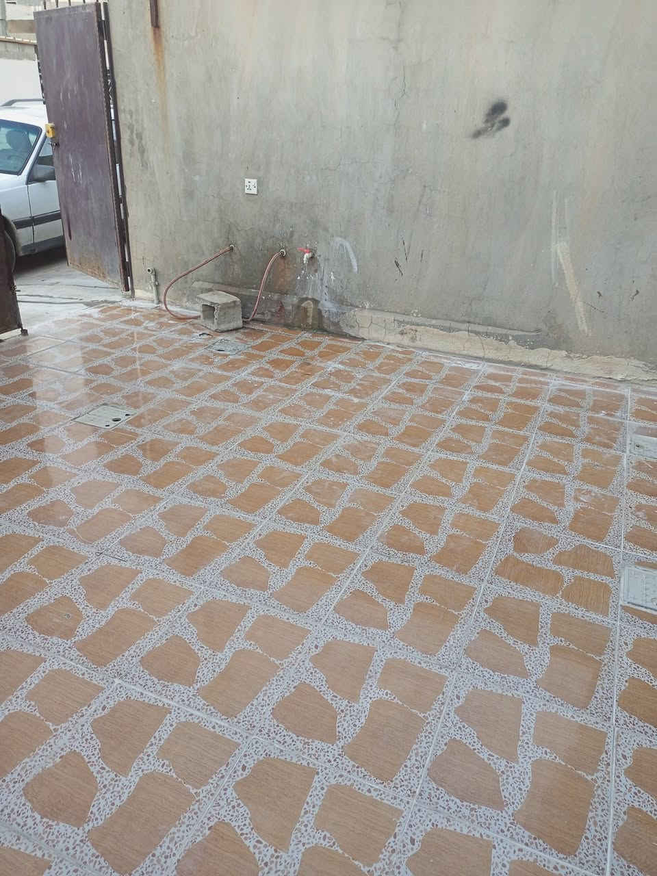 اعلان بيت 100 متر للايجار غرفتين نوم استقبال مطبخ وصحيات درج داخلي وبيتونه العنوان 16 آب قرب جسر ليلان للاستفسار اتصل بل رقم ***********
