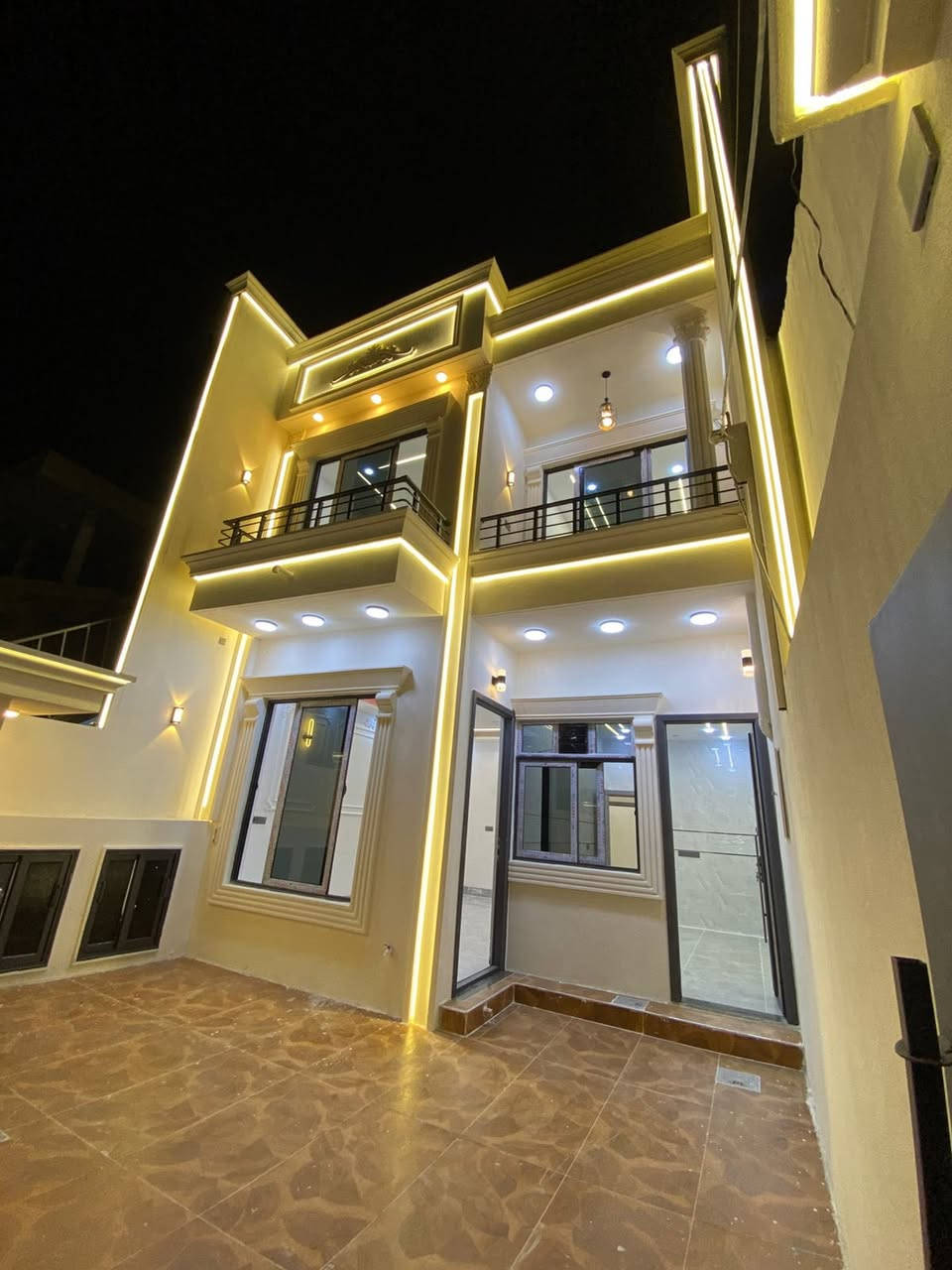 مع الجمال ولاناقه دار للبيع بسعر مناسب مساحه الدار 130 متر كركوك حي الاسره ومفقودين مقابيل جامع العدل السعر 168 وبي مجال طابو صرف بسم شخص واحد الاتصال 
***********
