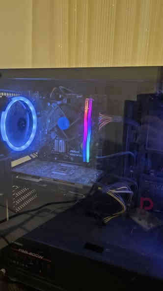 للبيع تجميعة مع شاشة جاهزة وبسعر 800الف دينار فقط 💻🔥
حالة ممتازة ✔️
المواصفات:

شاشة samsung 144hz 
0.5 m 24in   curve

 • i5 9400f المعالج
 • RAM 16GB 3200MHz RGB
   H310cm/m.2 asrock مذربورد
 • GTX 1650 super 4GB كرت شاشة
 • 600W بور سبلاي
 • M.2  1TB 
  Ssd 128GB
 • HDD 1TB

رقم التواصل: ***********
العنوان : اربيل

كراتين كل القطع موجوده
