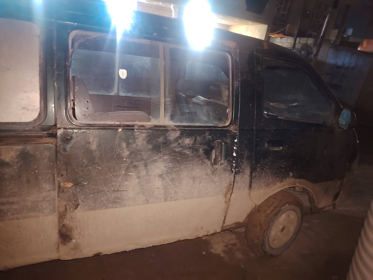 السلام عليكم ابريجو للبيع سياره بها نقص جام وبطاين والسياره قدام العين نظيفه بس هي   بس  وسخه كلها طين السعر 37 وبيها مجال مكان بغداد النهروان الثانويه لل 27 تحويل رقم الموبايل ***********
