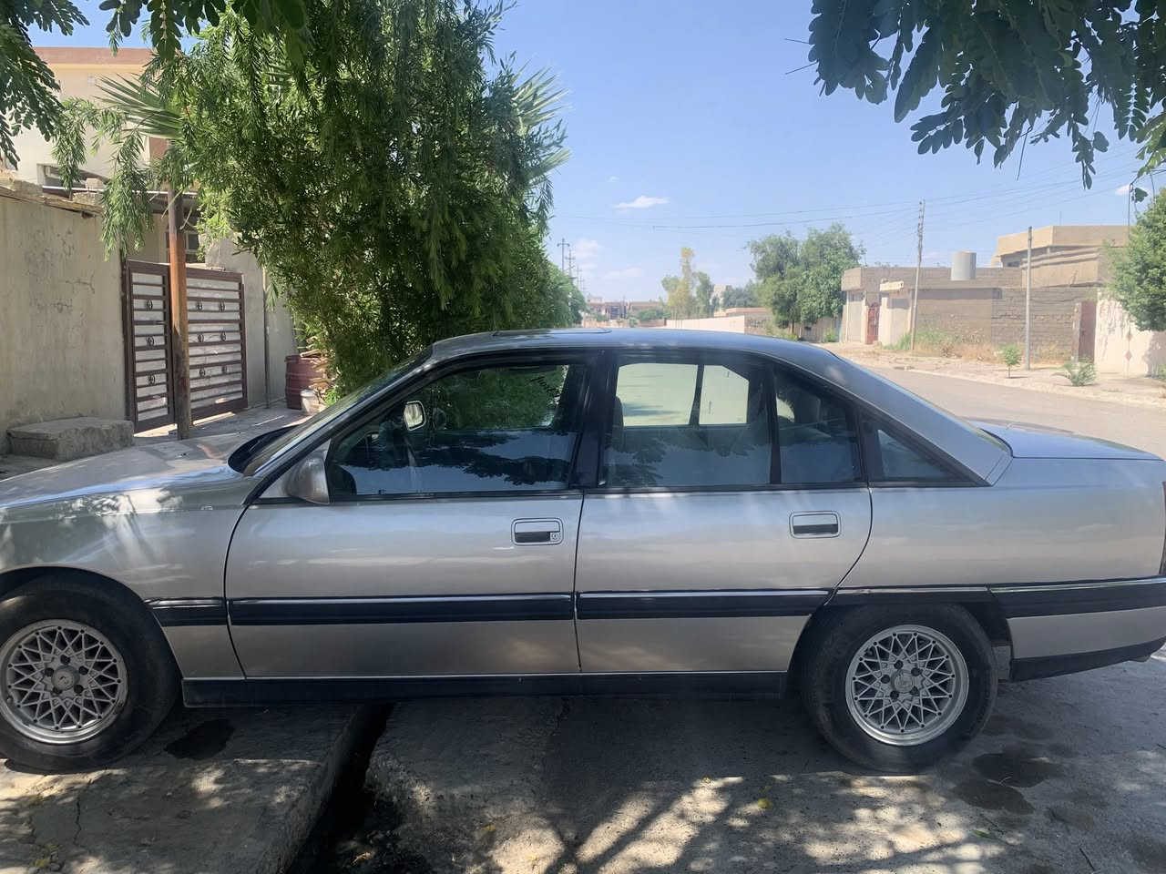سلام عليكم اوميگا للبيع موديل 93سنويه رقم كركوك٢٩رقم جديد شرط التحويل كير ومحرك شرط سياره نضيفه فقط صبغ تصفية مابيه ضربه جام كهربائي السعر 43وبي مجال بسيط ***********
