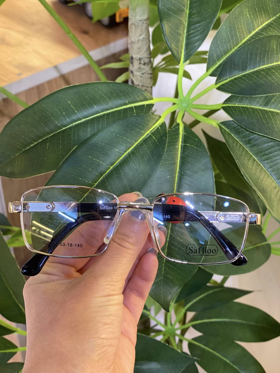 عوينات مصطفى للبصريات 👓
نقدم الكم من اقوى الاطارات معدن بمخدات ثابته 
مريحه للانف 😍
📍​العنوان: خانقين / شارع المزرعة، مقابل #مطعم_شيركو و #كرزات_عسوله.
​📞 للاستفسار والحجز: 
​*********** 
​اوقات عيادة من ساعه 03:00 عصر الى ساعه 09:00 ليلا
