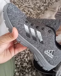 شباب توفر احذيه شلعه جدا مناسب سعر القطعه الفين دينار كل قياسات متوفره...