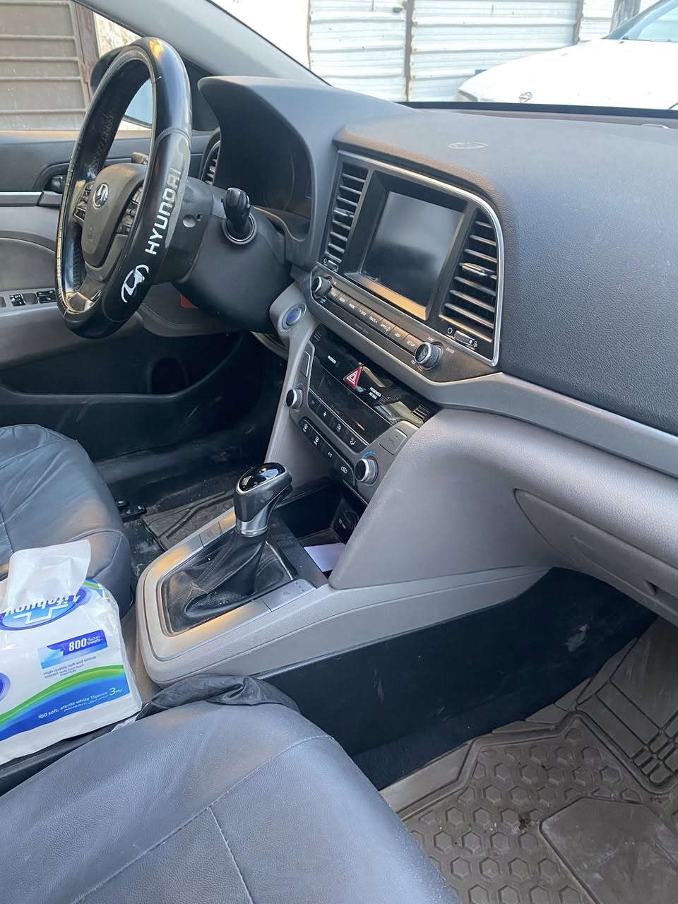 السلام عليكم للبيع النترا وارد امريكي موديل ١٨  ماشيه ٩٨ الف ميل فول السعر ١١٦ رقم بغداد صور الحادث بالمنشور والسونار هم موجود بسمي السياره المكان بغداد الغزاليه رقم الهاتف *********** وات ساب ملاحضه المكينه بيها بخار وتنقيص انطخت يمي واني صبغتهابدون دواخل  داخل البوب ماكو فقط الشخوط محفوره لازم تنصبغ وكلشي موجود بالصور صدر كير تبريد شغال والسياره احلا من الصور والرصعات كلها ممبينه شي قليل بس بسونار تبين
