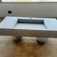 انا بفصل مغاسل بورسلين بجوده عاليه وسعر متوافق جدا حسب المواصفات 07886...