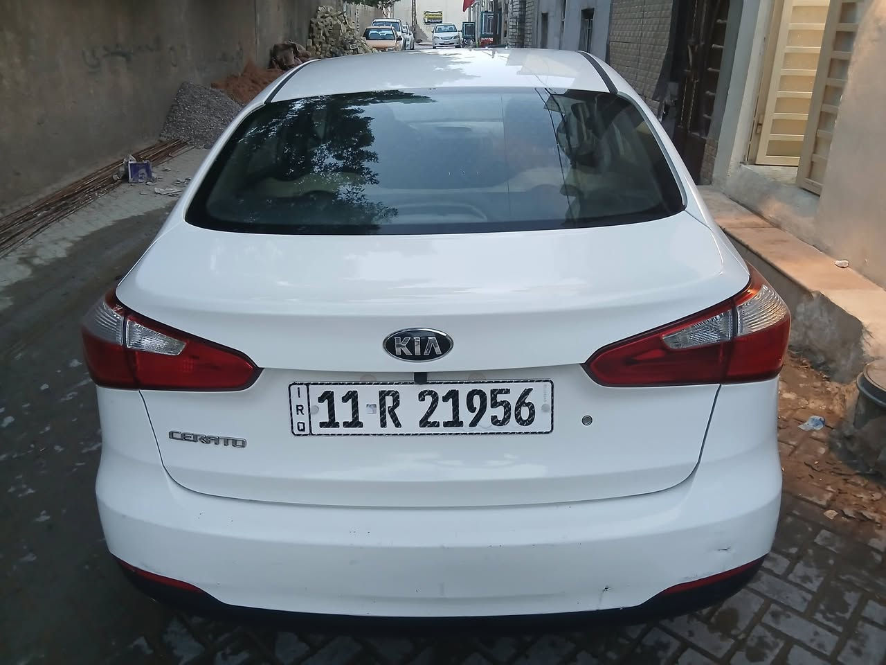 ٧ تفاصيل السيارة:
الموديل: 2015.
المحرك: 1600 دوش 
المواصفات: خليجي.
الرقم: بغداد (رقم جديد + هزة جديدة).
الملكية: مشروع وطني (ياسمي مباشرة).
كير + محرك + تبريد: مكفول وبشرط الفحص
مكانات   تعديل بارد    بدون صبغ 
• العنوان: بغداد 
السعر   115   ورقة - وبيه مجال بسيط                                        موبايل   ***********
