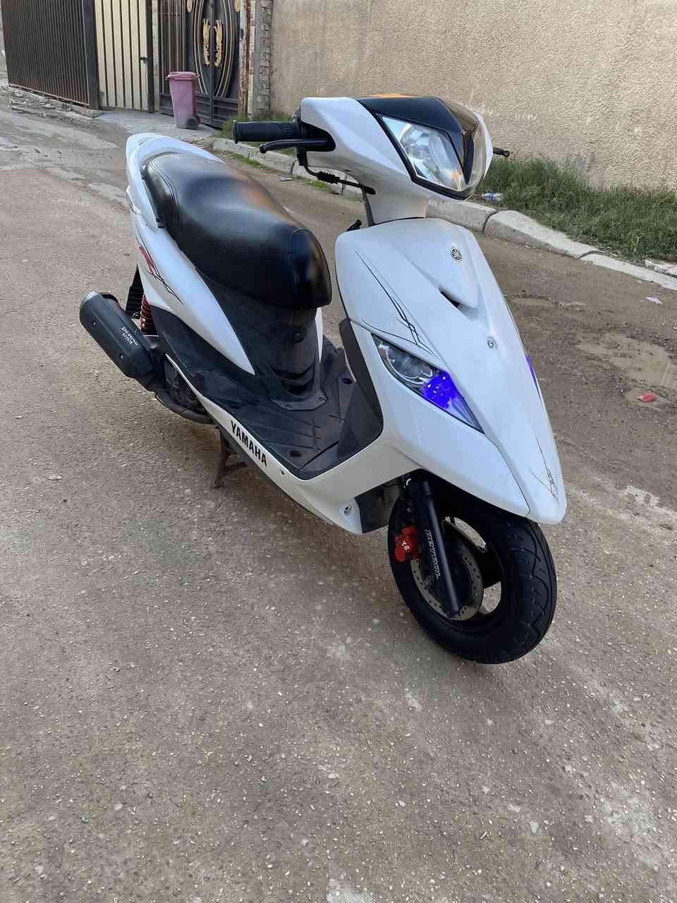 سلام عليكم للبيع دراجه ماكس ثعلب دراجه رمبه مكفوله كفاله عامه صارلهة  (5) ايام من نازله رمبه دراجه جاهزه اوراق كامله دراجه سعرهة (مليون ) وبيهة مجال بسيط جدا شراي يتصل على رقم الهاتف (***********)مكاني بغداد الغزالية
