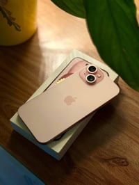 iPhone 15 128GB اللون وردي ضمان ماستر جديد ما بي خدش بطارية 88 كامل مع...