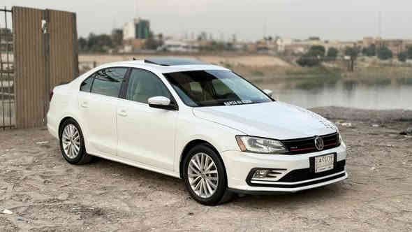 سلام عليكم 
جيتا 2016 SEL فول مواصفات 
مكينه 1.800 تيربو 
كير مكينه مكفولات 
داخل بيجي كشن تدفئه 
رادارات جانبي خلفي امامي 
ماسحات اوتو 
ليتات داينمك متحرك 
فتحت سقف 
ويل اصلي 17 تخم تاير جديد 
السياره عليها دعاميه GLI 
لد داخلي متحرك 14 قطعه 
حادث السياره هلال الجاملغ الخلفي او باب خلفيه مصبوغات  او بيها 3 قطع بارد بيها ايرباك فقط البرده اليمنه 
رقم بغداد مميز 
باقي السياره مكفول نقص السياره بس صدر امامي 
السعر 142 وبيها مجال 
مكان السياره بغداد الكرخ 
رقم ***********
