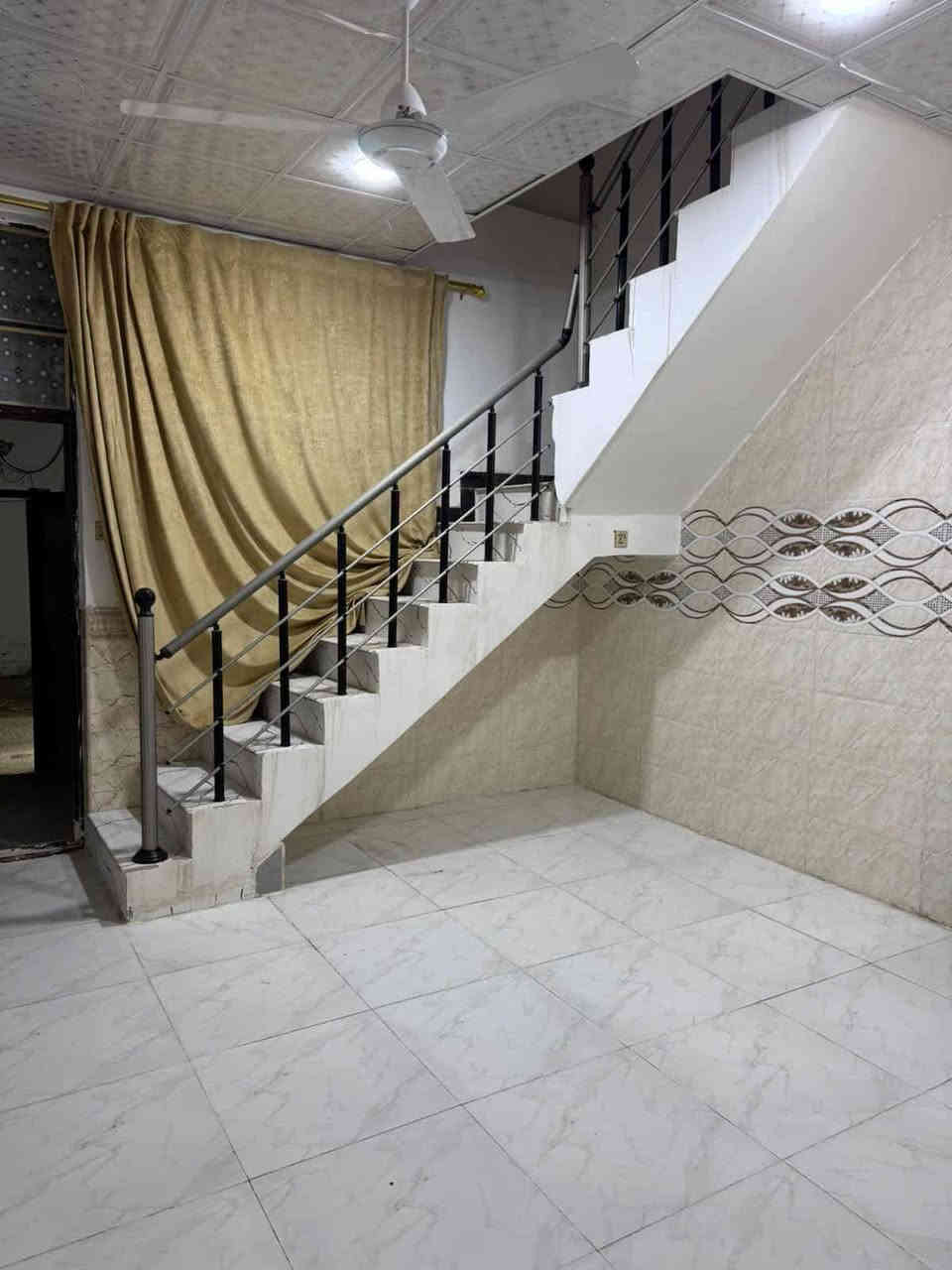 بيت للايجار 50 متر بيت جديد مامسكون
نجف مقابيل ملحق قريه الغدير عمود 317 بلخط الثاني
يحتوي على غرفه وصاله ومطبخ  وصحيات داخليه ومكشوفه 
 لاستفسار عل رقم ***********
